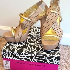 Diane Von Furstenberg gold & tan heel